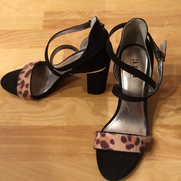 NWOB Leopard print and black heels - Picture 4 of 8
